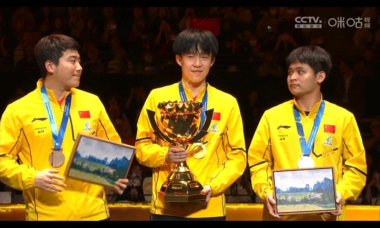 开云- 西服的间隙套装的破绽动漫 