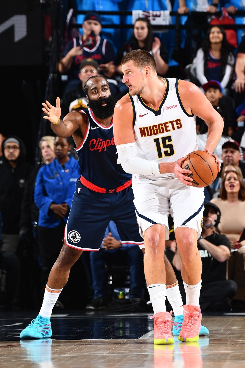 哈登巅峰对决，穆雷与90激战切尔西分钟，精彩发挥胜负难料！的简单介绍