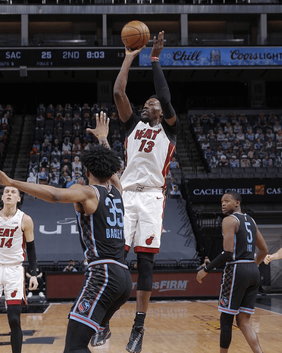 开云体育-德罗巴迎来五赛季高光表现，热火球迷沸腾！的简单介绍